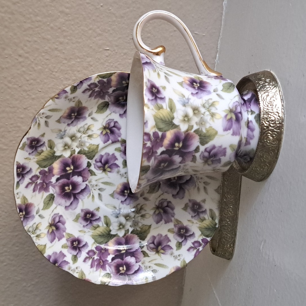 Bone China Tea Cup & Saucer PANSIES by Popular Creations 2003 (C17)